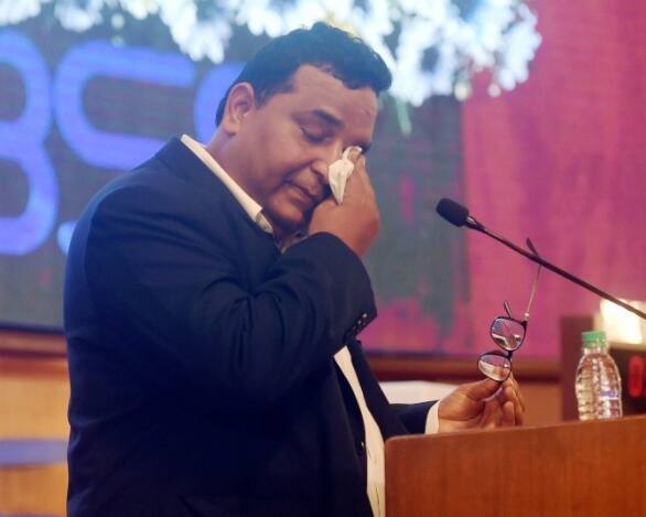 paytm IPO listing founder vijay shekhar sharma tears bombay stock exchange Vijay Shekhar Sharma in Tears: BSE में स्पीच के दौरान भावुक हुए Paytm के फाउंडर विजय शेखर शर्मा, ये है वजह