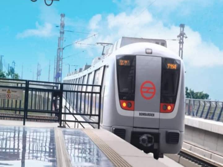 Delhi Metro: पिंक लाइन पर यात्रियों को मिलेगा ड्राइवरलेस मेट्रो का मजा, DMRC का 25 नवंबर से चलाने का एलान