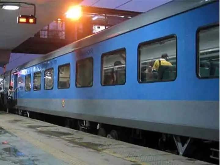 Indian Railways: अब इन ट्रेनों में मिलेगा गरमा गरम पका हुआ खाना, टिकट करा चुके यात्रियों के लिए रखा गया है ऑप्शन