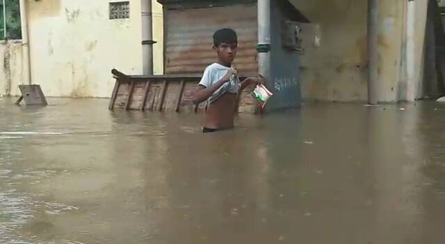 పెన్నమ్మ పరవళ్లు.. నెల్లూరులో నీటమునిగిన ఇళ్లు..