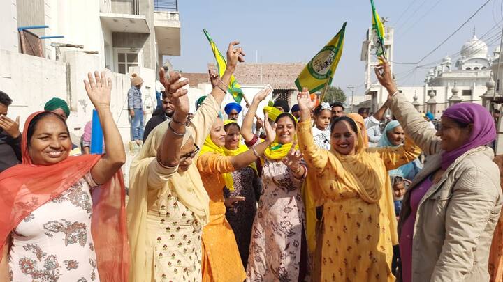 ਗੁਰਪੁਰਬ ਮੌਕੇ ਪ੍ਰਧਾਨ ਮੰਤਰੀ ਨਰਿੰਦਰ ਮੋਦੀ ਨੇ ਦੇਸ਼ ਦੇ ਕਿਸਾਨਾਂ ਨੂੰ ਵੱਡੀ ਖੁਸ਼ਖਬਰੀ ਦਿੱਤੀ ਹੈ। ਮੋਦੀ ਨੇ ਤਿੰਨੇ ਖੇਤੀ ਕਾਨੂੰਨ ਰੱਦ ਕਰ ਦਿੱਤੇ ਹਨ।