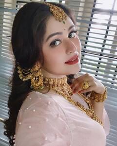 Ritabhari Chakraborty Updates: নীল জলের মাঝে বোল্ড আউটফিটে লাস্যময়ী ঋতাভরী চক্রবর্তী