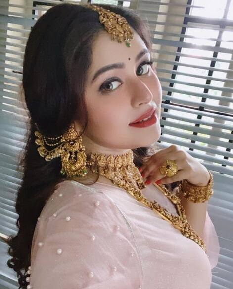 বেড়াতে যেতে যে বেশ পছন্দ করেন বাংলার জনপ্রিয় অভিনেত্রী ঋতাভরী চক্রবর্তী, তা তাঁর সোশ্যাল মিডিয়া হ্যান্ডল দেখলেই টের পাওয়া যায়।