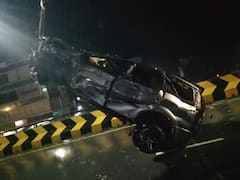 Bengaluru Road Accident: बेंगलुरु में एयरपोर्ट रोड पर हुआ भीषण सड़क हादसा, 3 लोगों की मौके पर मौत 4 घायल