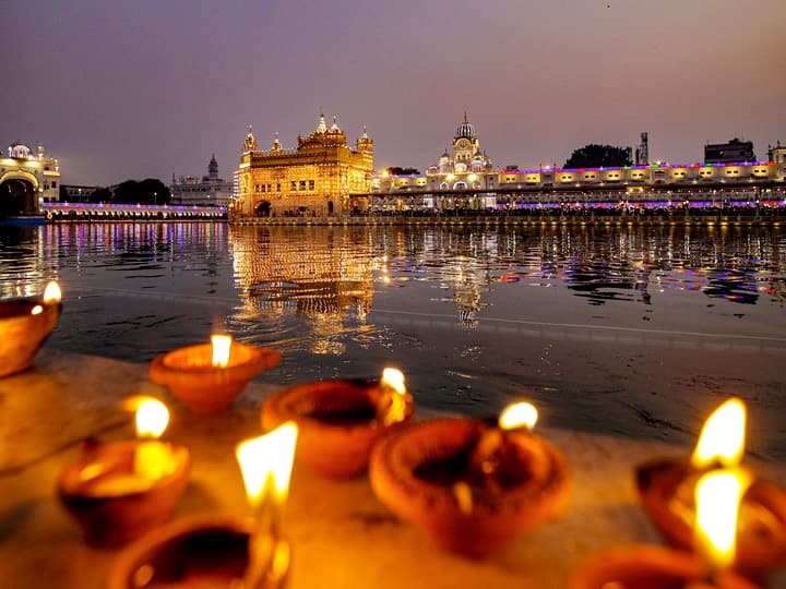 Earthern lamps lit near the holy sarovar of the Golden Temple on the occasion of 552nd birth anniversary of Guru Nanak Dev, in Amritsar, Nov.19, 2021. (PTI Photo)