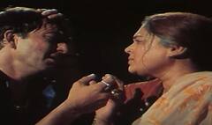 Bollywood Actresses played mother of older Actors: फिल्मों में अपने से बड़े एक्टर्स की मां का किरदार निभा चुकी हैं ये 7 एक्ट्रेसेस