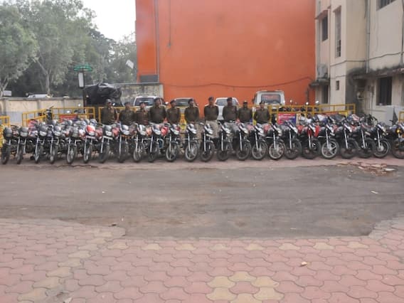 Ratlam News: एक चाबी से खोल दिए 30 बाइक के लॉक, चोर की हाथ की सफाई देख अधिकारी भी चौंके Ratlam News: एक चाबी से खोल दिए 30 बाइक के लॉक, चोर की हाथ की सफाई देख अधिकारी भी चौंके