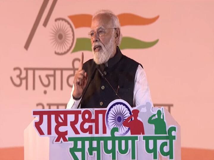 PM Modi in UP: पीएम मोदी बोले- हमारी सरकार ने सैनिक स्कूलों में बेटियों के एडमिशन की शुरुआत की