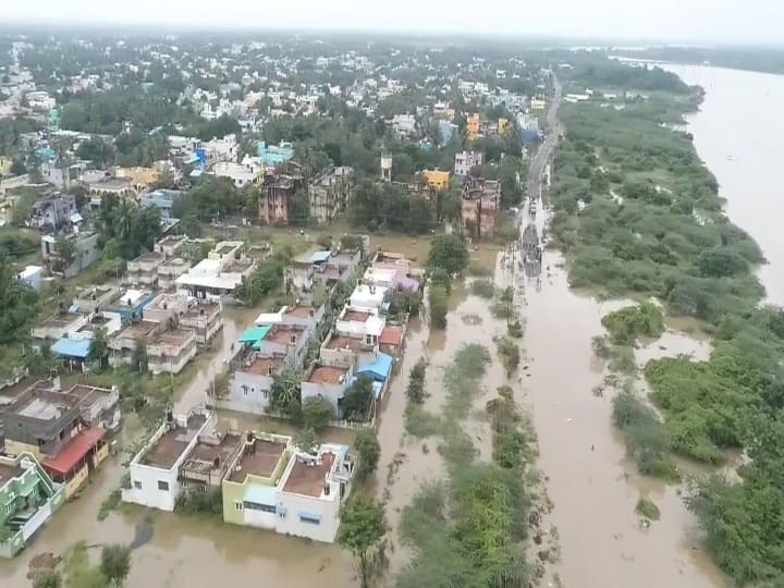 Tenpennai, Kedilam river flood - Many places in Cuddalore were flooded - More than 10,000 houses were submerged in Cuddalore தென்பெண்ணை, கெடிலம் ஆற்றில் வெள்ளப்பெருக்கு -கடலூரில் 10,000க்கும் மேற்பட்ட வீடுகள் நீரில் மூழ்கின
