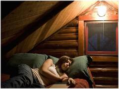 Good Health Care Tips: रात में Light जलाकर सोने से सेहत को हो सकते हैं ये नुकसान