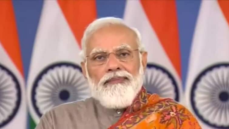 UP Assembly Election 2022 PM Narendra Modi laid foundation stone inaugurated development schemes worth about 1 lakh crore in UP UP Election 2022: चुनावी साल में उत्तर प्रदेश पर खजाना लुटा रही है मोदी और योगी सरकार, जानिए डिटेल्स