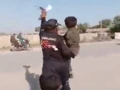 Watch Video | பையன் வேணுமா? ரூ.50ஆயிரம் தாங்க... நடுரோட்டில் பிள்ளையை விற்ற போலீஸ்.. ஏன் தெரியுமா?