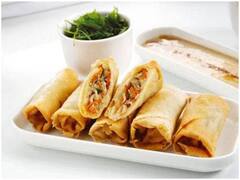 Kitchen Hacks: स्नैक्स में कुछ चटपटा खाने का मन करे तो ट्राई करें Spring Roll, जानें रेसिपी