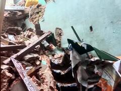 தொடர்மழை: தஞ்சையில் சுவர் இடிந்ததில் உரக்கடை சேதம் - மழைநீரில் 100 ஏக்கர் பயிர்கள் மூழ்கின