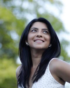 PHOTO: अभिनेत्री सोनाली कुलकर्णी बोलवतेय थिएटर मध्ये, पाहा क्लासी फोटो