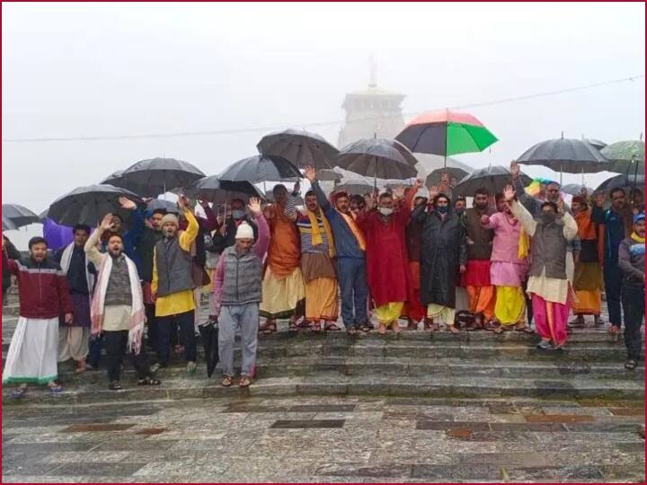 Uttarakhand Election 2022: उत्तराखंड देवस्थानम बोर्ड का विरोध कर रहे चार धाम के पुरोहित चुनाव में उतारेंगे 15 उम्मीदवार Uttarakhand Election 2022 Char Dham teerth purohits protesting Uttarakhand Devasthanam Board will field candidates in polls Uttarakhand Election 2022: उत्तराखंड देवस्थानम बोर्ड का विरोध कर रहे चार धाम के पुरोहित चुनाव में उतारेंगे 15 उम्मीदवार