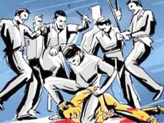 Viral Video: बिहार के सिवान में ट्रक चालक की लात-घूसों से पिटाई, सड़क पर जिसे भी मौका मिला सब ‘साफ’ करते गए हाथ