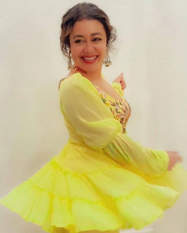 Neha Kakkar Pregnancy: प्रसिद्ध गायक नेहा कक्कर (Neha Kakkar) गाण्यांसह तिच्या खासगी आयुष्याबाबतही खूप चर्चेत असते