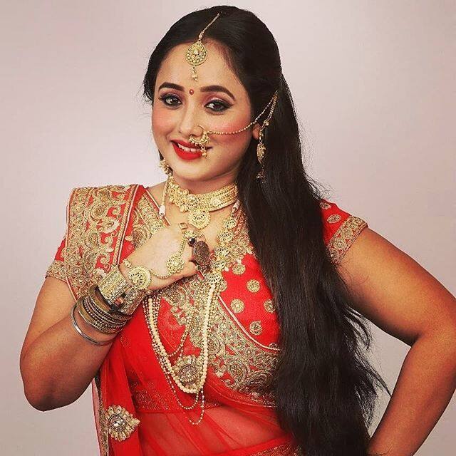 Rani Chatterjee- भोजपुरी फिल्मों की क्वीन रानी चटर्जी का रीयल नाम साबिहा शेख है. उन्हें उनकी फिल्म 'ससुरा बड़ा पइसावाला' के मेकर्स ने ये नया नाम दिया था.