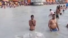 Fatafat News: कार्तिक पूर्णिमा पर श्रद्धालुओं ने गंगा में लगाई आस्था की डुबकी | Hindi News