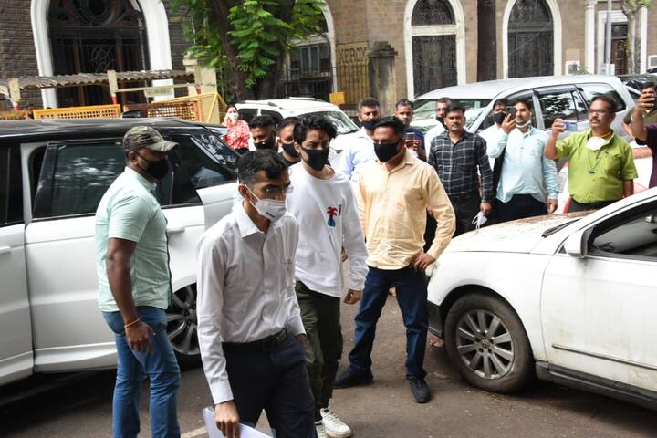 Weekly appearance before the NCB was one of the conditions set by the Bombay High Court while granting bail to the 23-year-old. [pic credit: Manav Manglani]