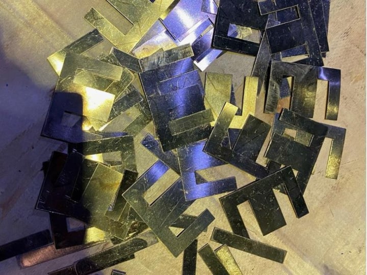 Gold Smuggling: मशीनरी के पुर्जों की तरह 42 करोड़ के सोने की हो रही थी तस्करी, DRI ने पकड़ा