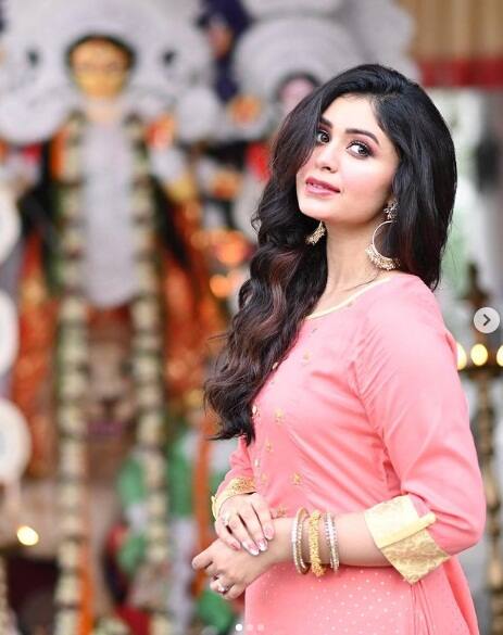 কিছুদিন আগেই ঘুরে এসেছেন স্পেন থেকে।