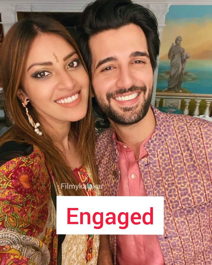 Wedding Bells: अभिनेता आदित्य सील जल्द ही अपनी गर्लफ्रेंड अनुष्का रंजन के साथ नवंबर में ही शादी करने जा रहे हैं. उनके घर में प्री वेडिंग फंक्शन भी शुरू हो गए हैं. इस बीच दोनों की सगाई की तस्वीरें वायरल हो रही हैं.