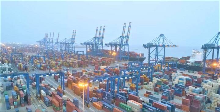 DRI caught 7 containers at Mundra part of Pakistan , ship go to China પાકિસ્તાનની નાપાક હરકતઃ ચીન જતાં 7 કન્ટેનર રોકાયા, પરમાણું હથિયાર માટેનો કાચો જથ્થો હોવાની શક્યતા