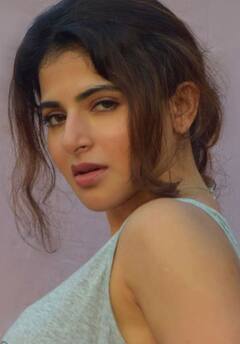 Iswarya Menon pics: பிளாக் டிரஸ்ஸில் ஐஸ்வர்யா மேனன் - மயக்கும் போட்டோஷூட்