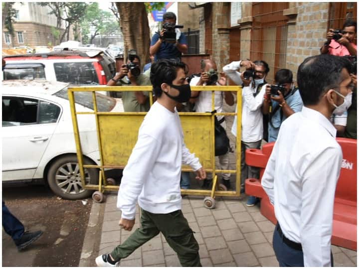 Aryan Khan Drugs Case: ड्रग्स केस में जमानत पर रिहा आर्यन खान पहुंचे NCB दफ्तर, मुनमुन धामेचा ने भी लगाई साप्ताहिक हाजिरी