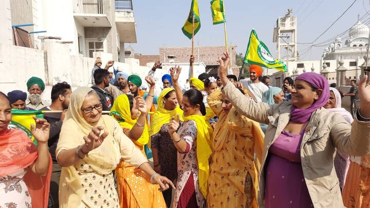 ਵੇਖੋ ਕਿਸਾਨਾਂ ਦੀ ਖੁਸ਼ੀ ਦੀਆਂ ਇਹ ਤਸਵੀਰਾਂ।