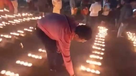 Haridwar में मनाई गई देव दीपावाली, 11 हजार दिए जले तो सैलानी बोले- 'स्वर्ग जैसा लग रहा है'