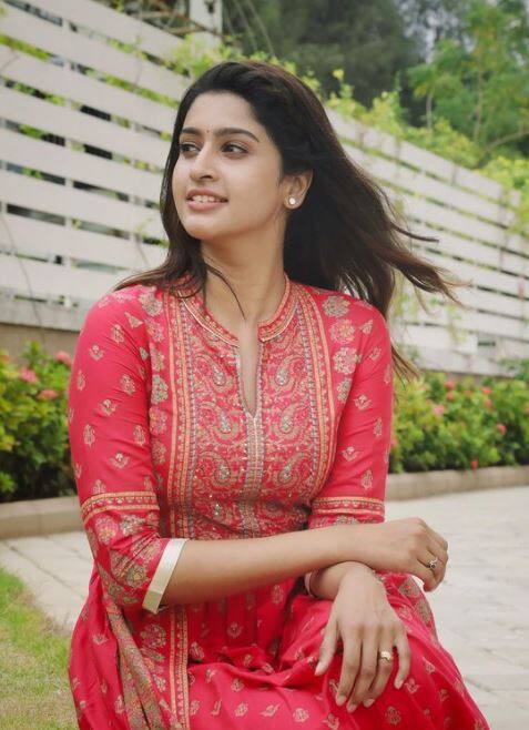 சாலையில் ட்ராஃபிக்கில் நான் வாடும்போது எஃப்ம்மில் பாடல்கள் தான் கேட்பதுண்டு