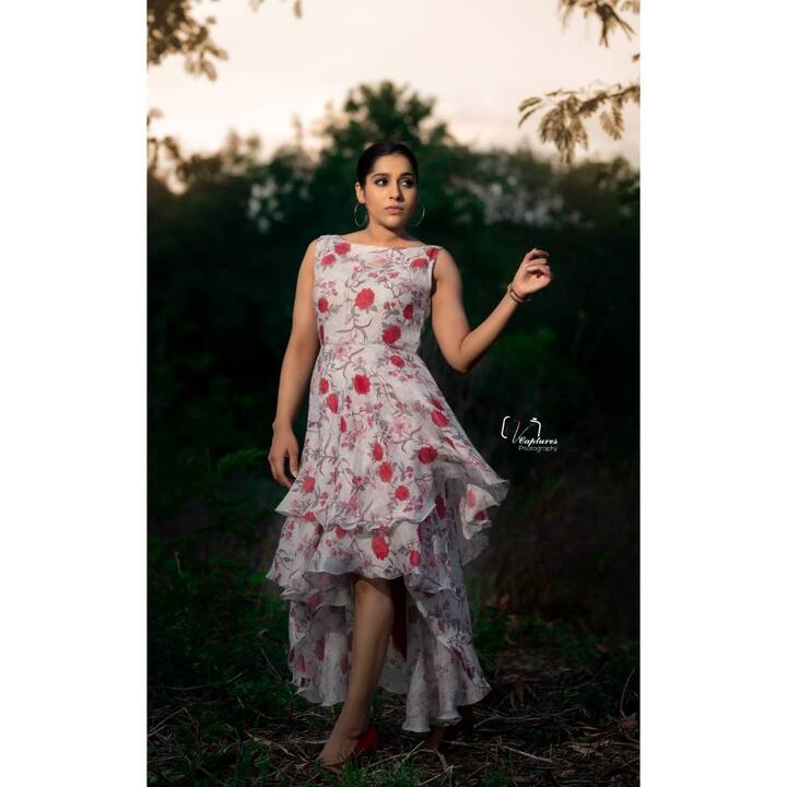 సుధీర్-రష్మి లవ్ ట్రాక్ సూపర్ హిట్ కొట్టింది. అందుకే వీరి జంట ప్రోగ్రాములకు రేటింగ్ కూడా పెరిగింది. (Image credit: Instagram)