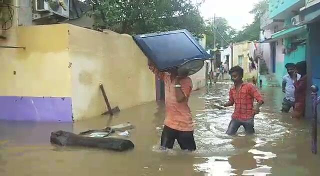 పెన్నమ్మ పరవళ్లు.. నెల్లూరులో నీటమునిగిన ఇళ్లు..