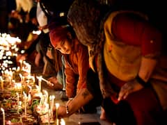 IN PICS | Devotees Celebrate Gurpurab, Dev Deepawali. Beautiful Lights And Diyas Illuminate Places Of Worship