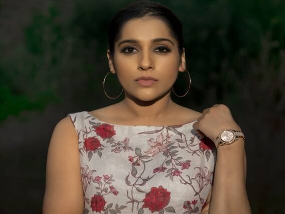 Rashmi Guatham Photos: పూలగౌనులో హొయలుపోతున్న యాంకర్ రష్మీ Rashmi Guatham Photos: పూలగౌనులో హొయలుపోతున్న యాంకర్ రష్మీ