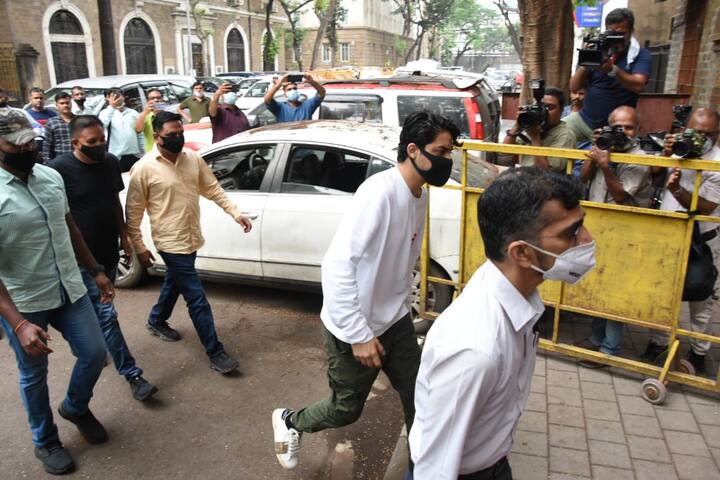 Aryan was arrested on October 3 after an NCB raid on a cruise ship off the coast of Mumbai. He was sent to the Arthur Road jail on October 8. After spending more than three weeks in jail, he was granted bail by the Bombay High Court last month. [pic credit: Manav Manglani]
