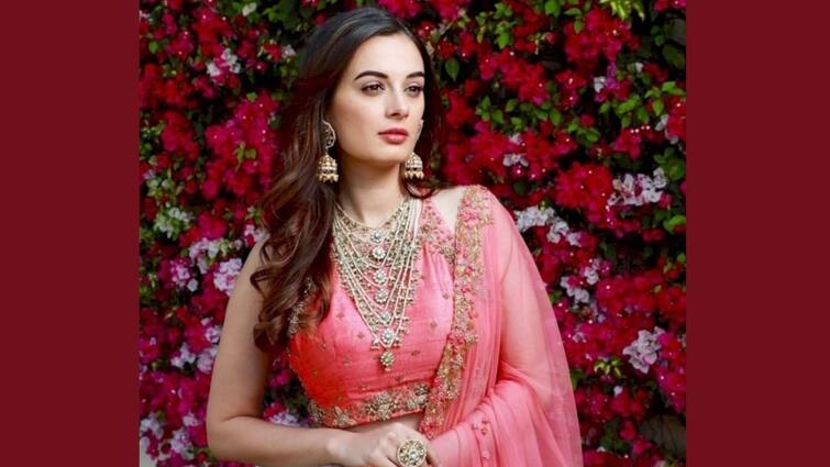 Actress Evelyn Sharma Gives Birth To Baby Girl, Shares Adorable Picture Revealing Newborn Daughter’s Name মা হলেন বলিউড অভিনেত্রী ইভলিন শর্মা, কী নাম রাখলেন সদ্যোজাতের?