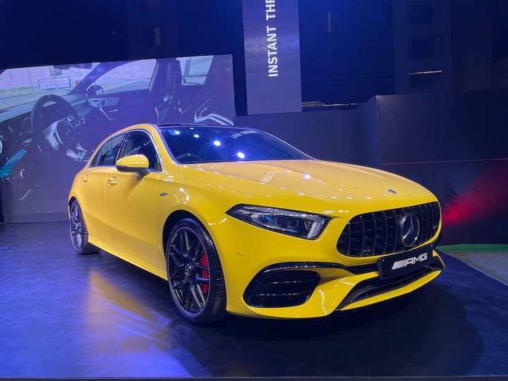 मर्सिडीज-बेंज के परफॉर्मेंस डिविजन मर्सिडीज-एएमजी ने भारत में अपनी ए45एस 4मैटिक+ परफॉर्मेंस हैचबैक कार लॉन्च की है, जिसकी कीमत 79.50 लाख रुपये है. इसमें 2.0 लीटर पेट्रोल चार सिलेंडर इंजन दिया गया है.