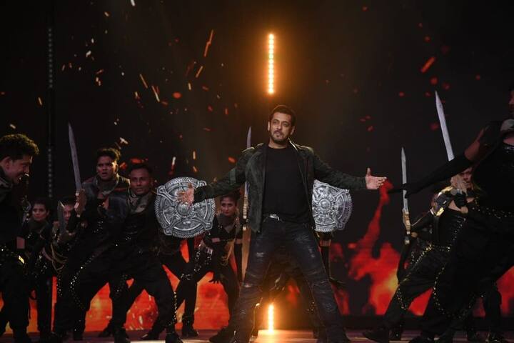 Bollywood superstar Salman Khan, who is gearing up for the release of 'Antim: The Final Truth', delivered a power-packed performance at Dr. Shyama Prasad Mukherjee stadium in Goa. The 'Bigg Boss 15' host showcased his swag while performing on stage. (PIC Credit: PIB India's Instagram)