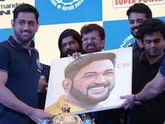 csk celebration clicks : ரசிகர்களின் அன்பு பரிசை அரவணைத்து கொண்ட தோனி... பாச மழை புகைப்படங்கள்...