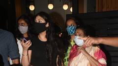 মুম্বইয়ের মিজিতে রেস্টুরেন্টে ক্যামেরাবন্দি সস্ত্রীক সচিন তেন্ডুলকর, ছিলেন আশা ভােঁসলেও