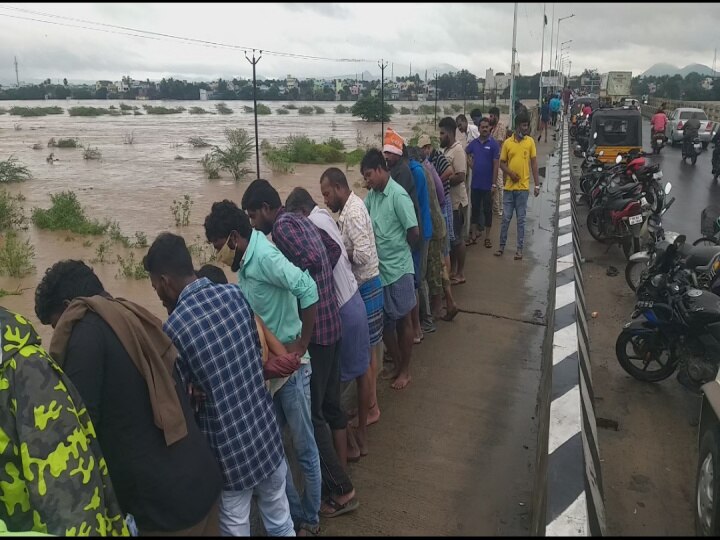 வேலூரில் தொடர் வெள்ளம் - பொதுமக்கள் நீர்நிலைகளுக்கு செல்ல வேண்டாம் என ஆட்சியர் வேண்டுகோள்