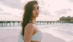 Pooja Hegde pics: மாலத்தீவில் பூஜா ஹெக்டே...புதிய போட்டோஸை இறக்கிய புட்டபொம்மா..!