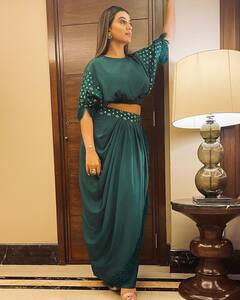 Akshara Singh New look: ग्रीन ड्रेस में बेहद गॉर्जियस लग रही हैं अक्षरा सिंह, देखिए भोजपुरी क्वीन का नया अंदाज