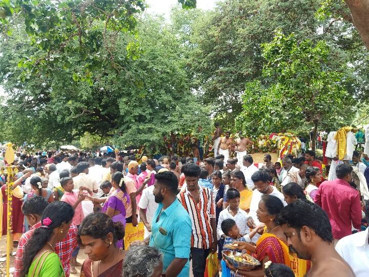 மதுரை நரசிங்கம்பட்டி மலைக்கோயிலில் பக்தர்கள் கூட்டம் அலைமோதும் காட்சி.