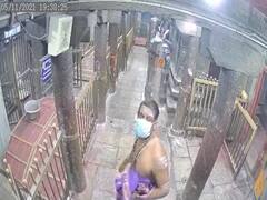 உண்டியல் திருடலையாம்... லஞ்சம் தான் வாங்குனாங்களாம்... குருக்கள் சிசிடிவியில் அதிர்ச்சி தகவல்!