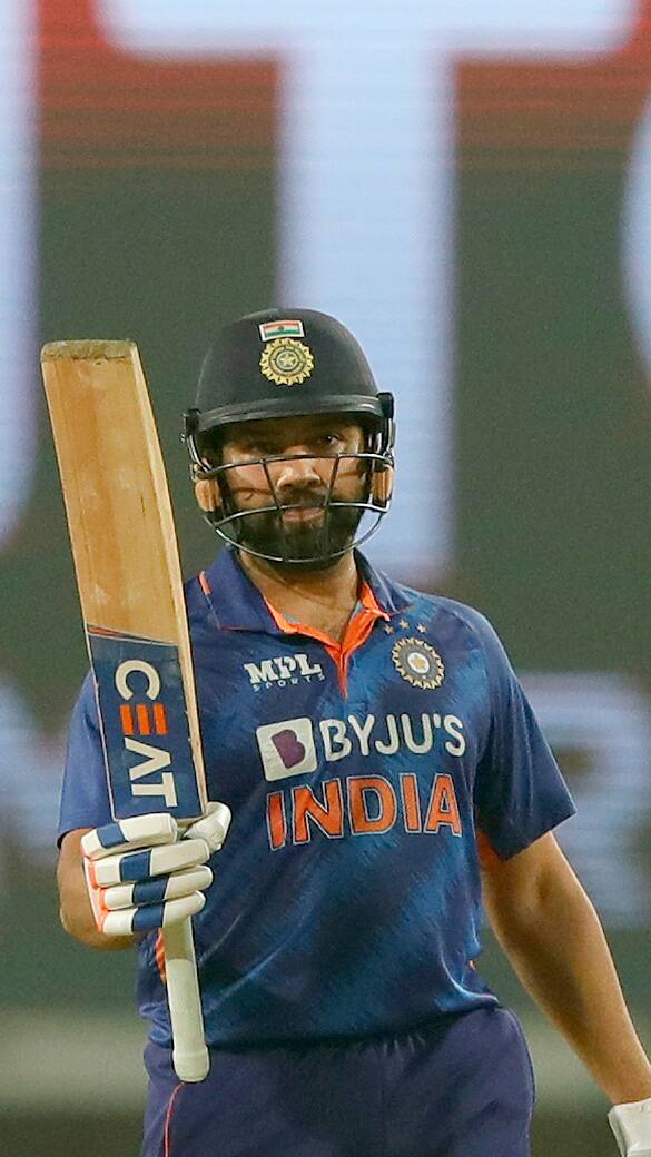 Rohit Sharma Record : Rohit Sharma has become the second batsman in the history of the T20 Internationals cricket to smash 150 sixes Rohit Sharma Record : অধিনায়ক রোহিতের অভিষেক সিরিজে হোয়াইটওয়াশের পথে ব্যাটার রোহিতের কামাল, হিটম্যানের ঝুলিতে এই অনন্য নজির
